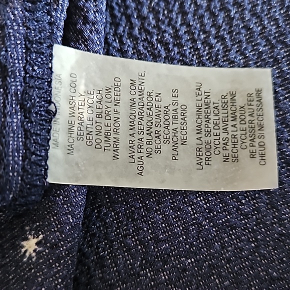 Sioni Sleeveless Ruffle Front Satelite Blue Top With White Stars size Small NWT - Picture 6 of 6